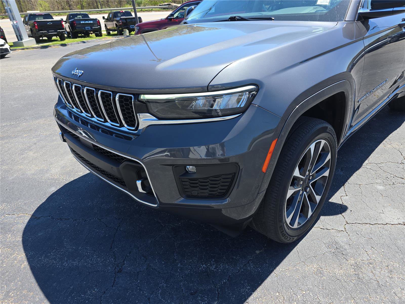 Used 2022 Jeep Grand Cherokee Overland w/ Luxury Tech Group IV image 10