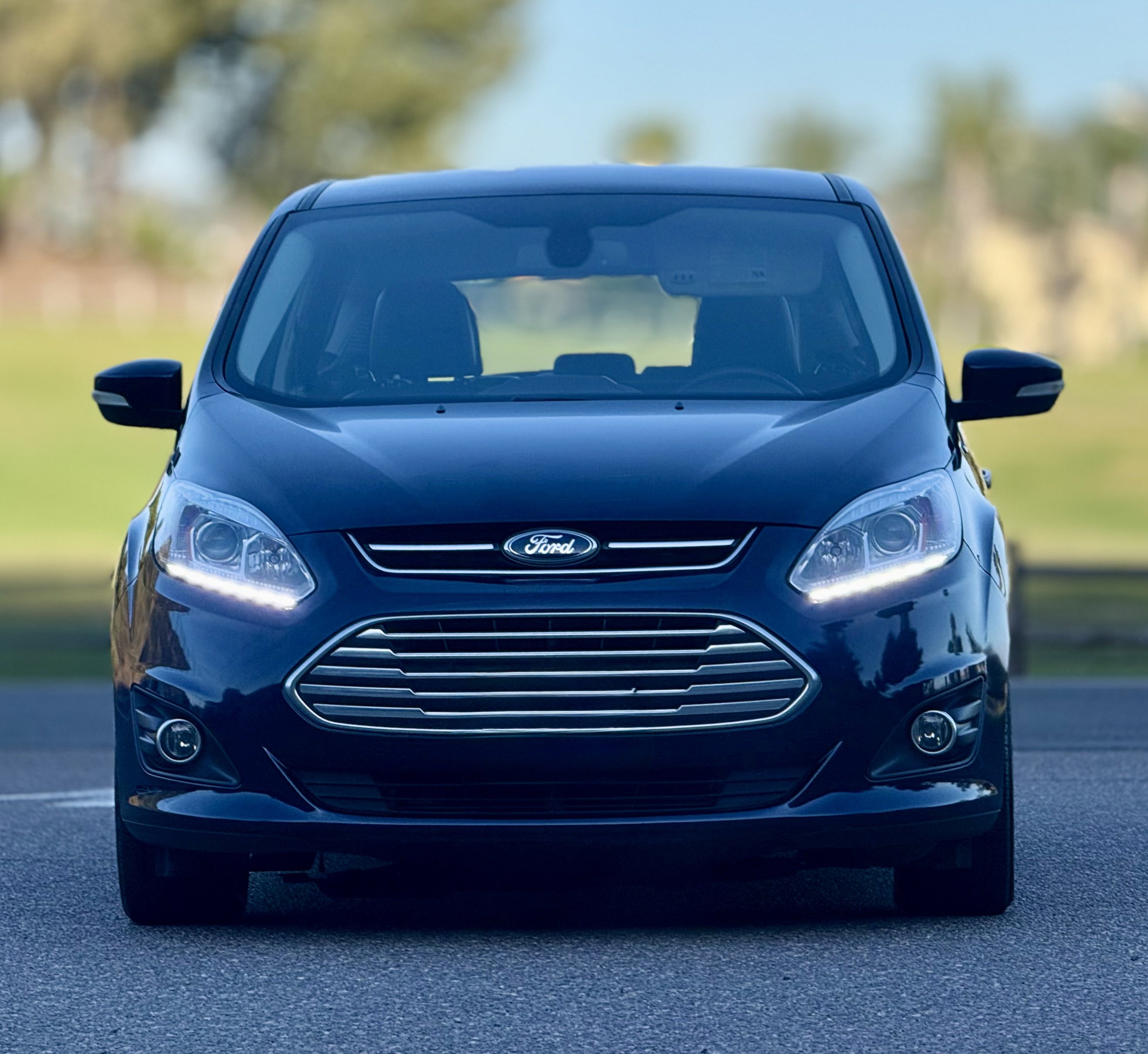 Used 2017 Ford C-MAX Energi Titanium FWD image 4