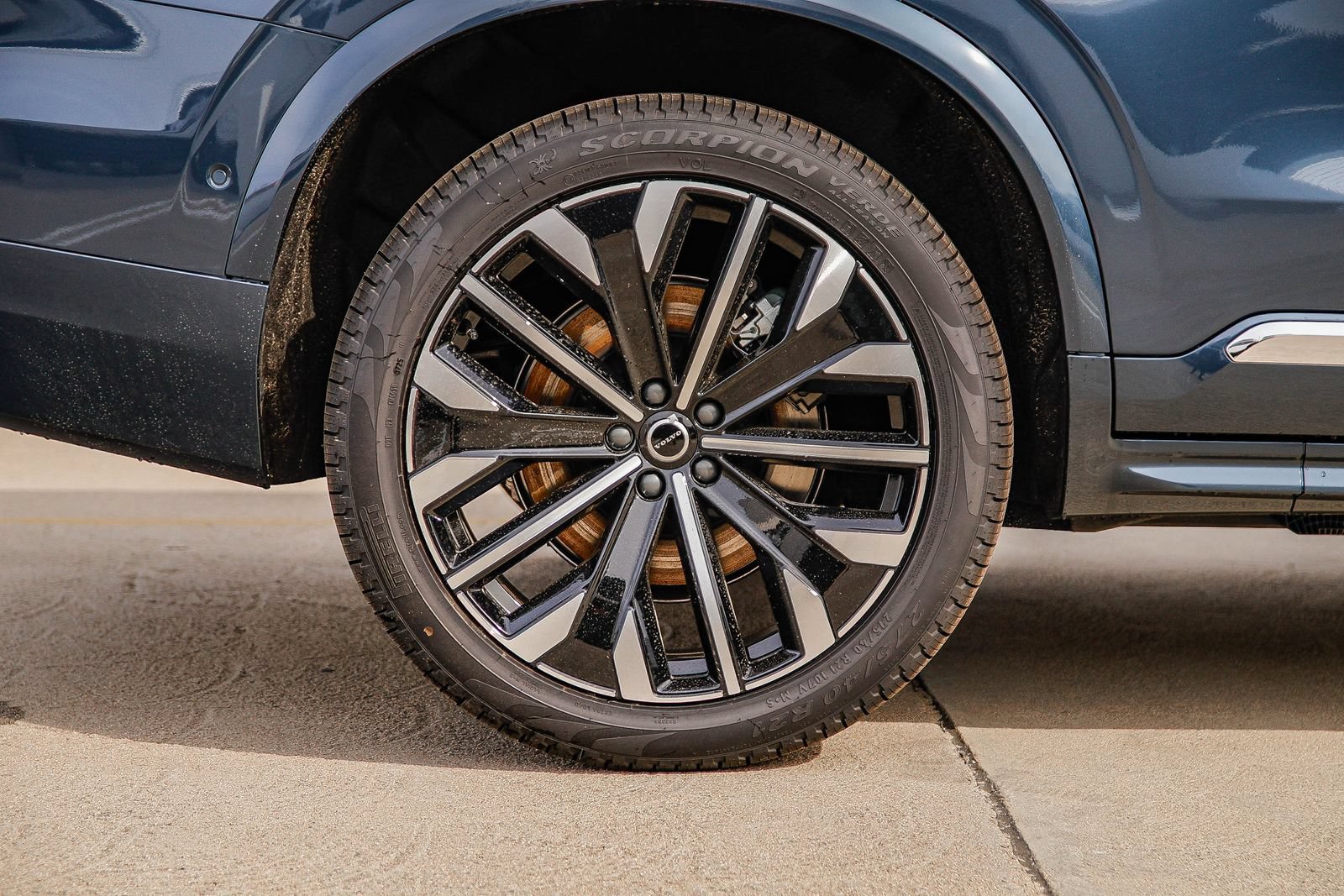 New 2026 Volvo XC90 T8 Ultra w/ Protection Package Premier AWD/4WD image 8