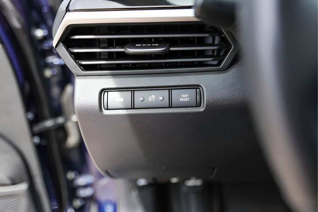 Used 2023 Nissan Altima 2.5 SR w/ SR Premium Package FWD image 18