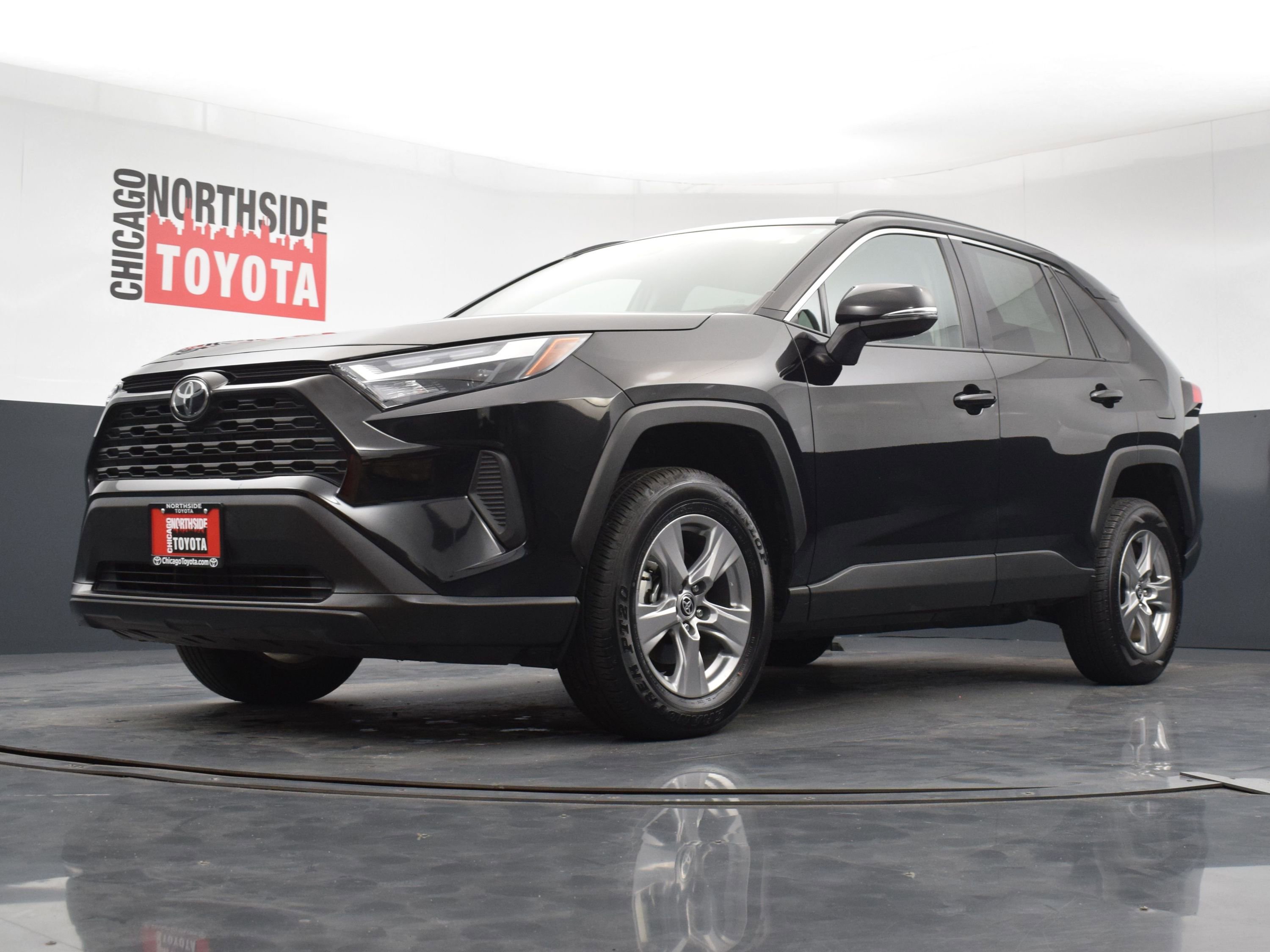 Used 2025 Toyota RAV4 XLE FWD image 30