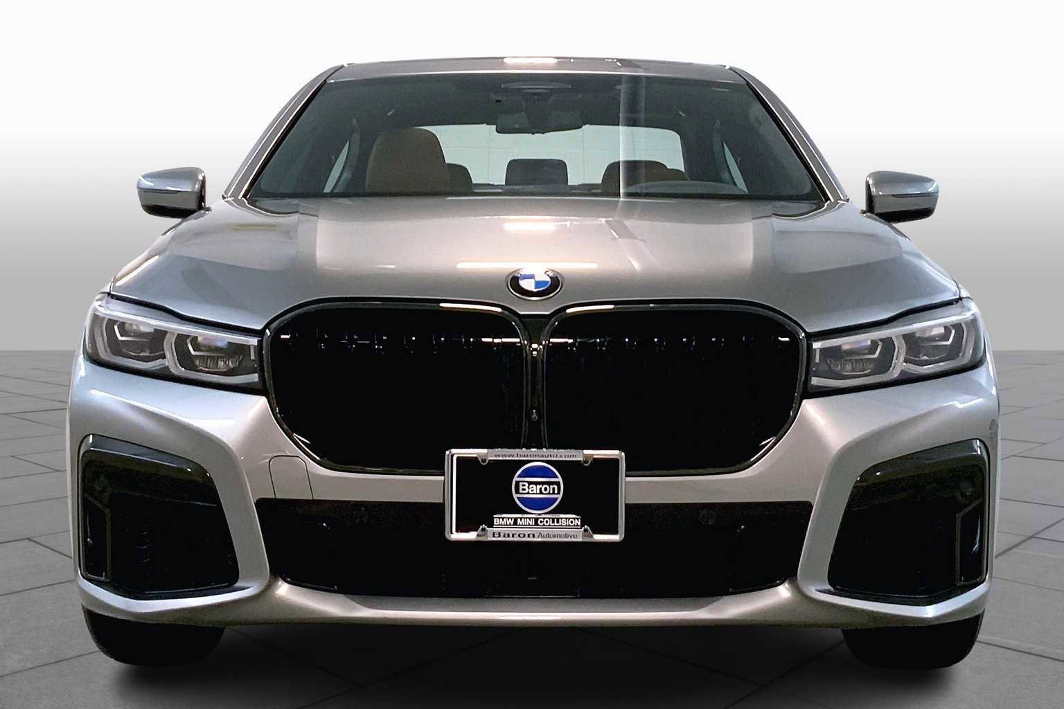 Used 2021 BMW 750i xDrive w/ Autobahn Package AWD/4WD image 2