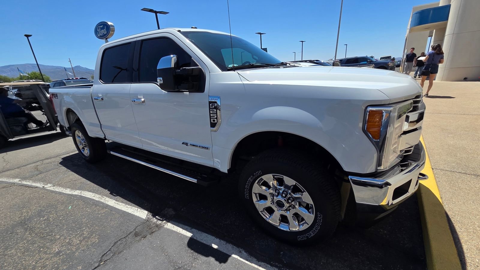 Used 2017 Ford F250 Lariat w/ Lariat Ultimate Package AWD/4WD image 9