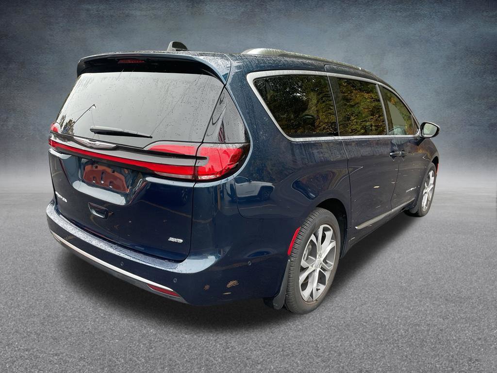 Used 2025 Chrysler Pacifica Pinnacle AWD/4WD image 9