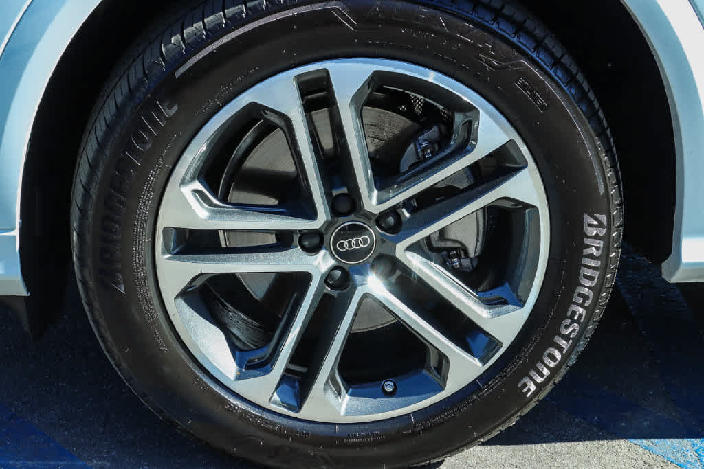 Used 2025 Audi Q5 Premium AWD/4WD image 10
