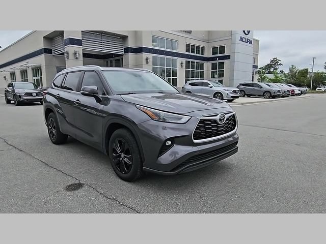 Used 2023 Toyota Highlander XLE FWD image 34