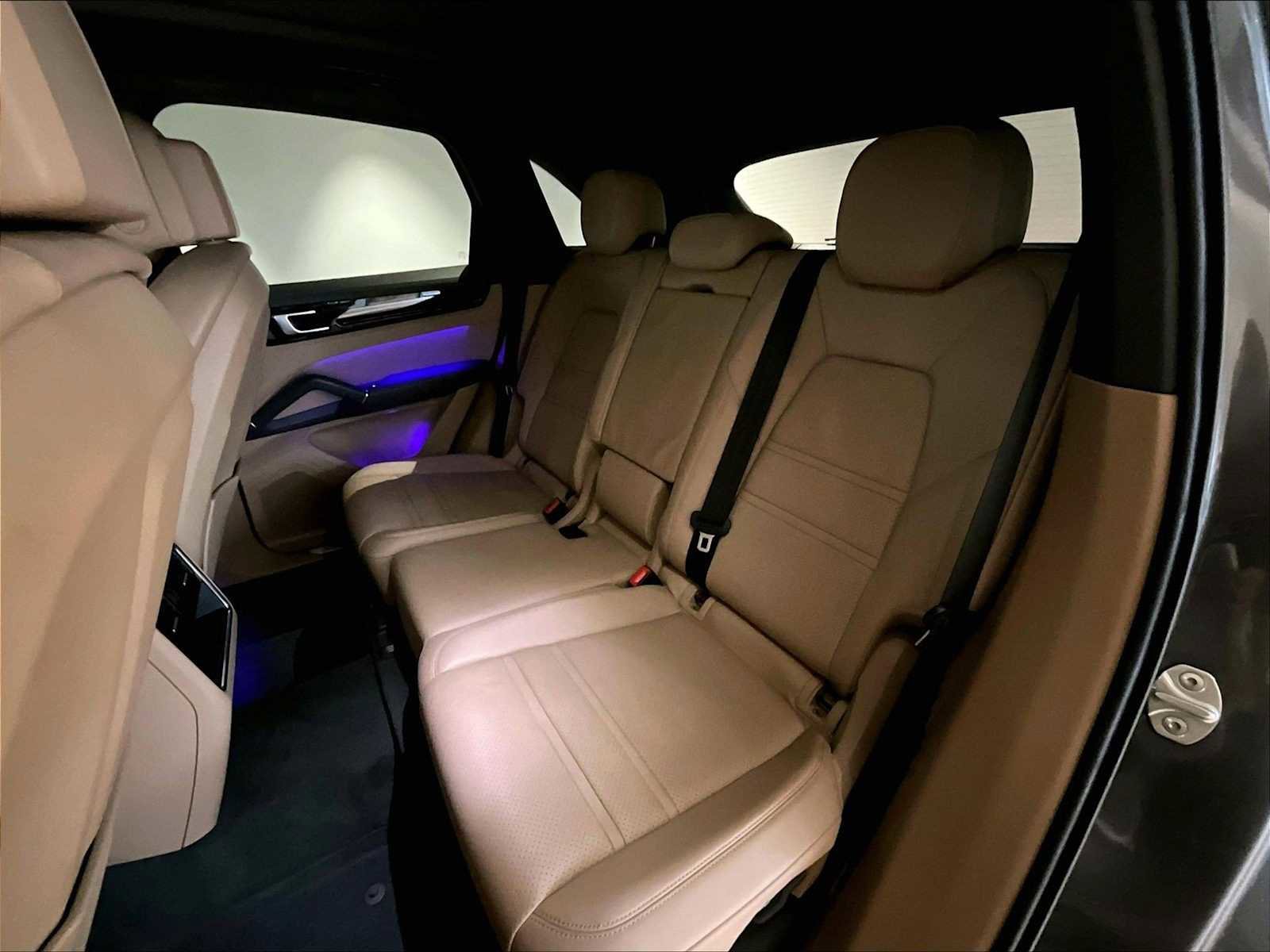 Used 2023 Porsche Cayenne image 29