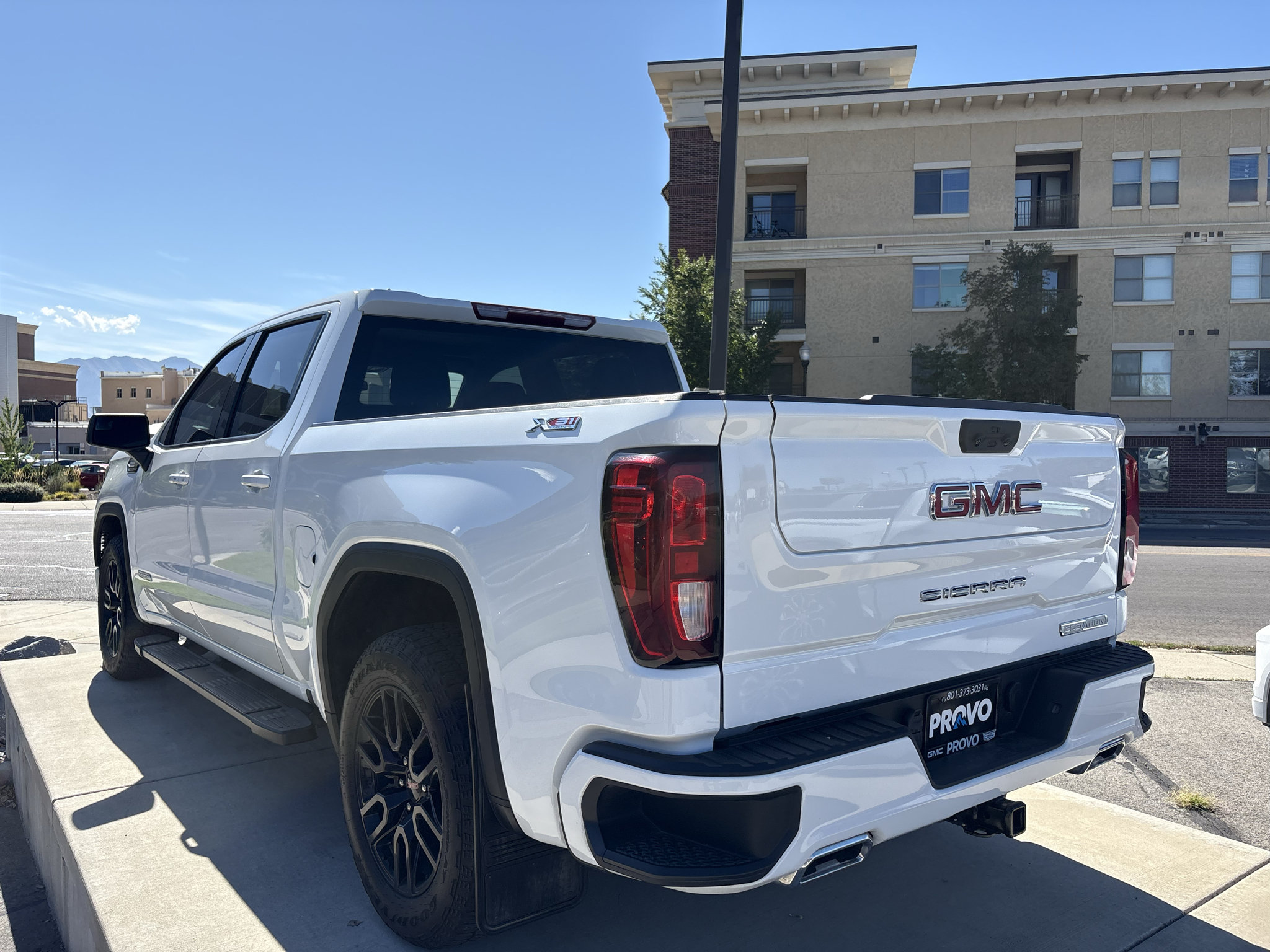 Used 2024 GMC Sierra 1500 Elevation w/ X31 Off-Road Package AWD/4WD image 13