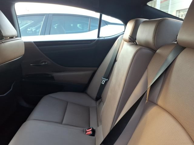 Used 2023 Lexus ES 350 w/ Accessory Package (Z2) FWD image 7