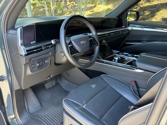 Used 2025 Cadillac Escalade Sport w/ LPO, Floor Liner Package AWD/4WD image 5