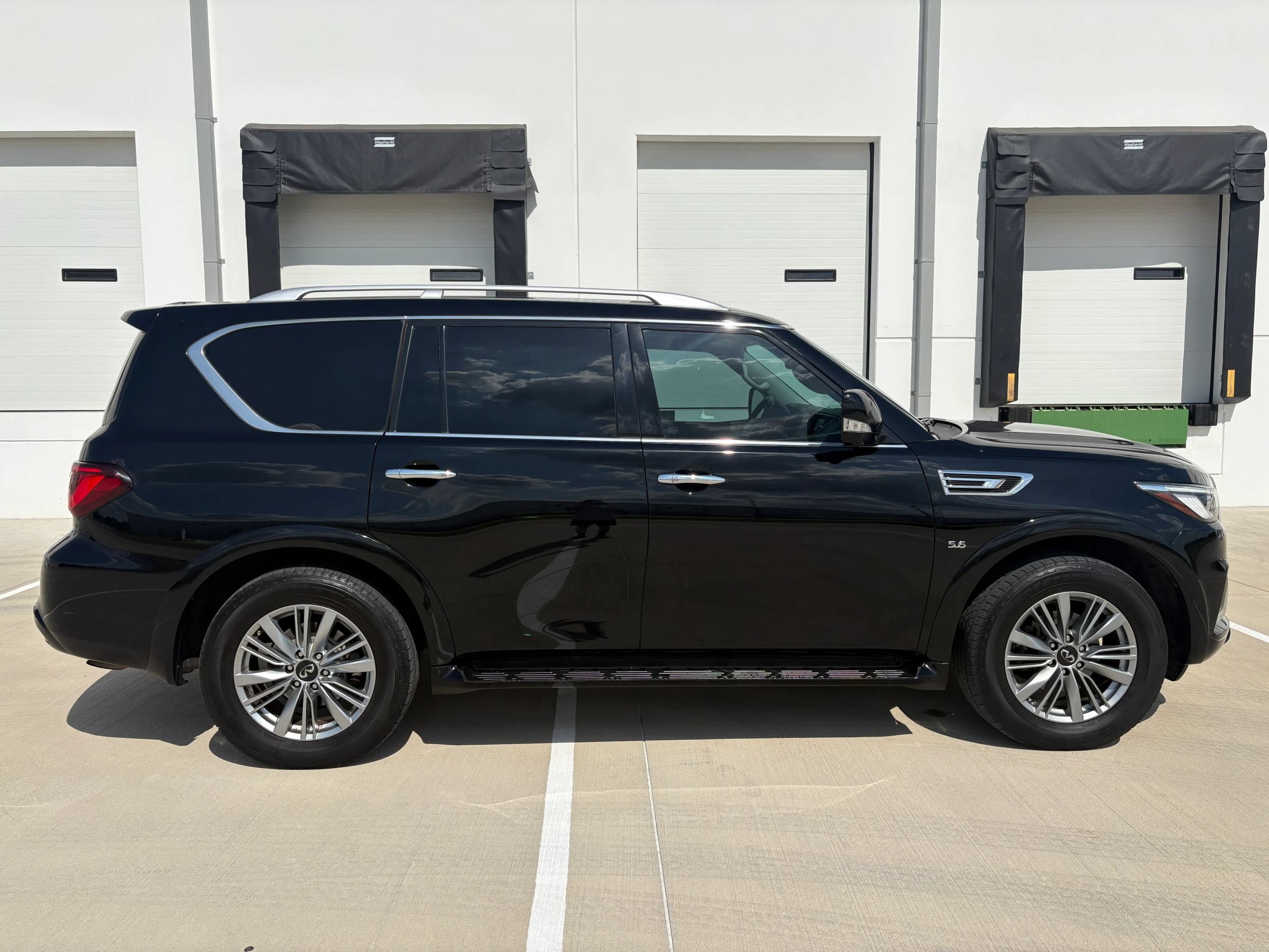 Used 2019 INFINITI QX80 Luxe AWD/4WD image 3