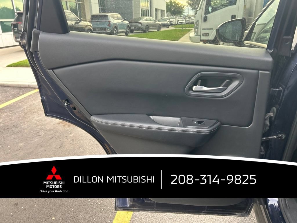 Used 2025 Nissan Rogue SV AWD/4WD image 8