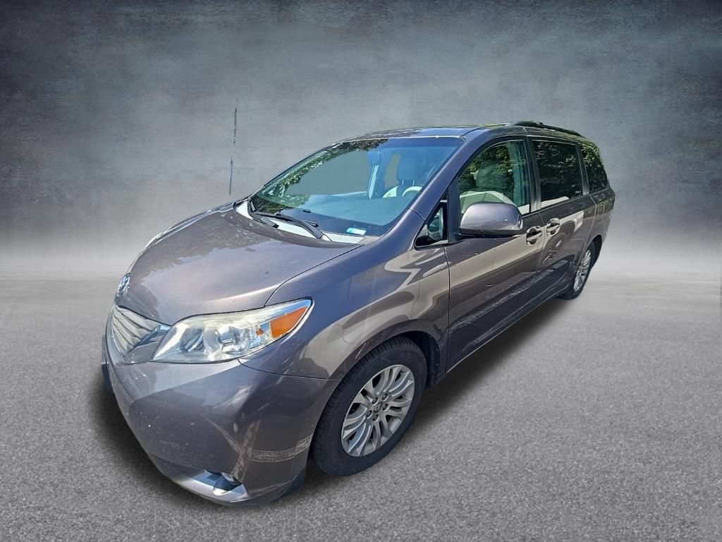 Used 2014 Toyota Sienna XLE FWD image 4