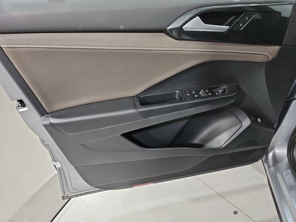 Certified 2022 Volkswagen Taos SEL image 12