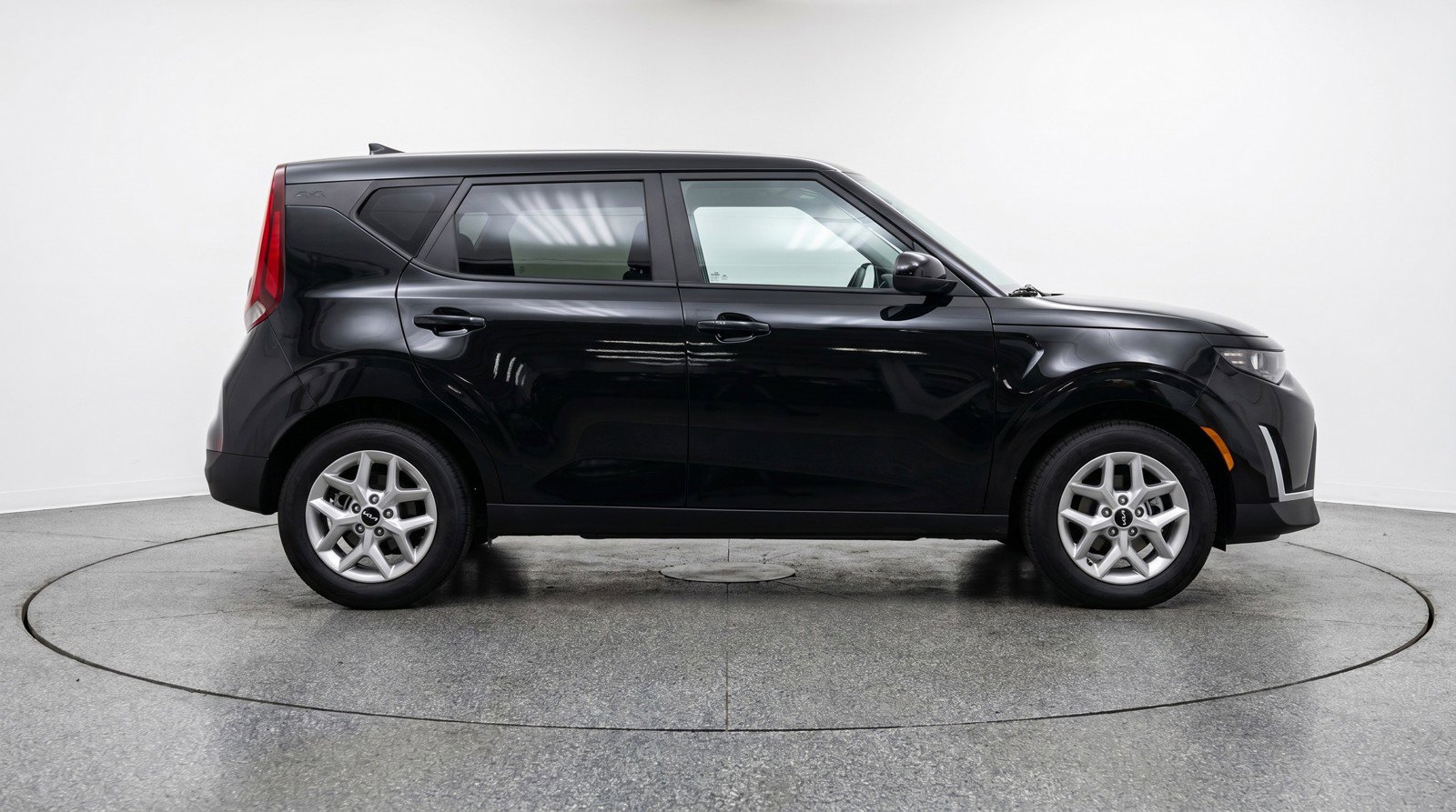 Used 2025 Kia Soul LX w/ LX Technology Package FWD image 11