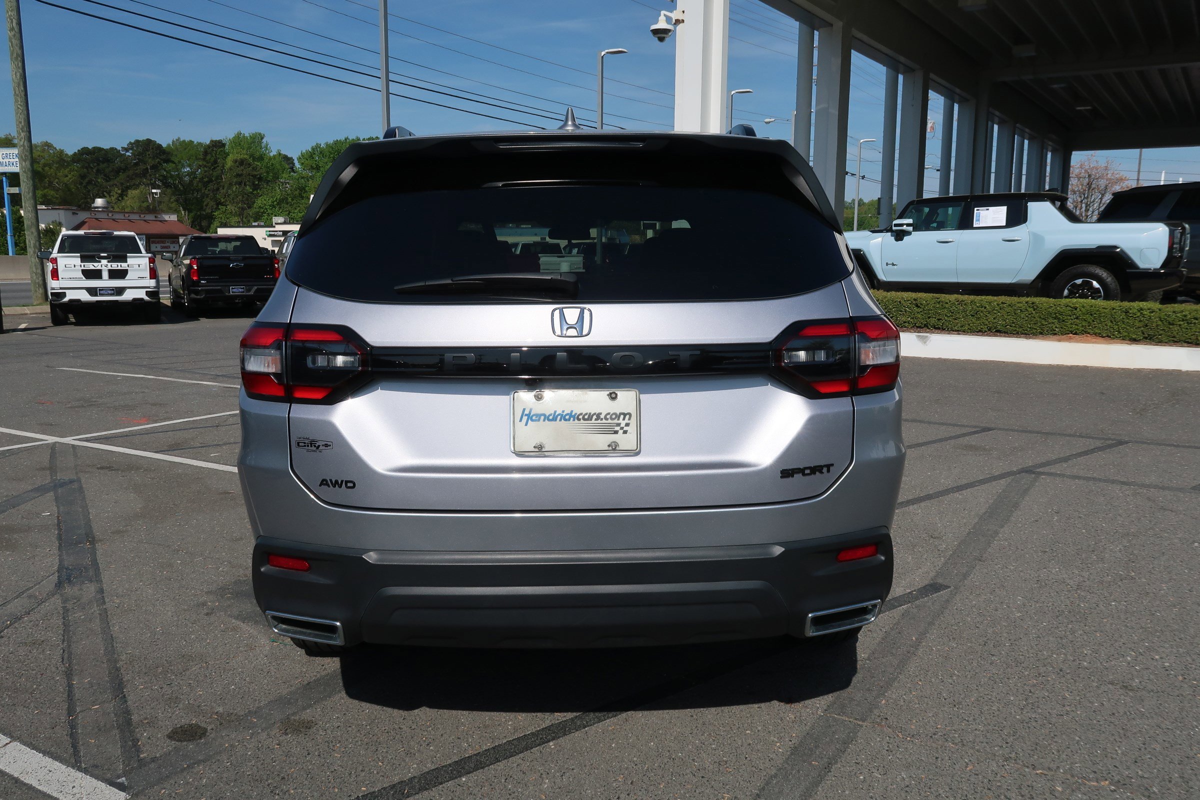 Used 2025 Honda Pilot Sport image 9