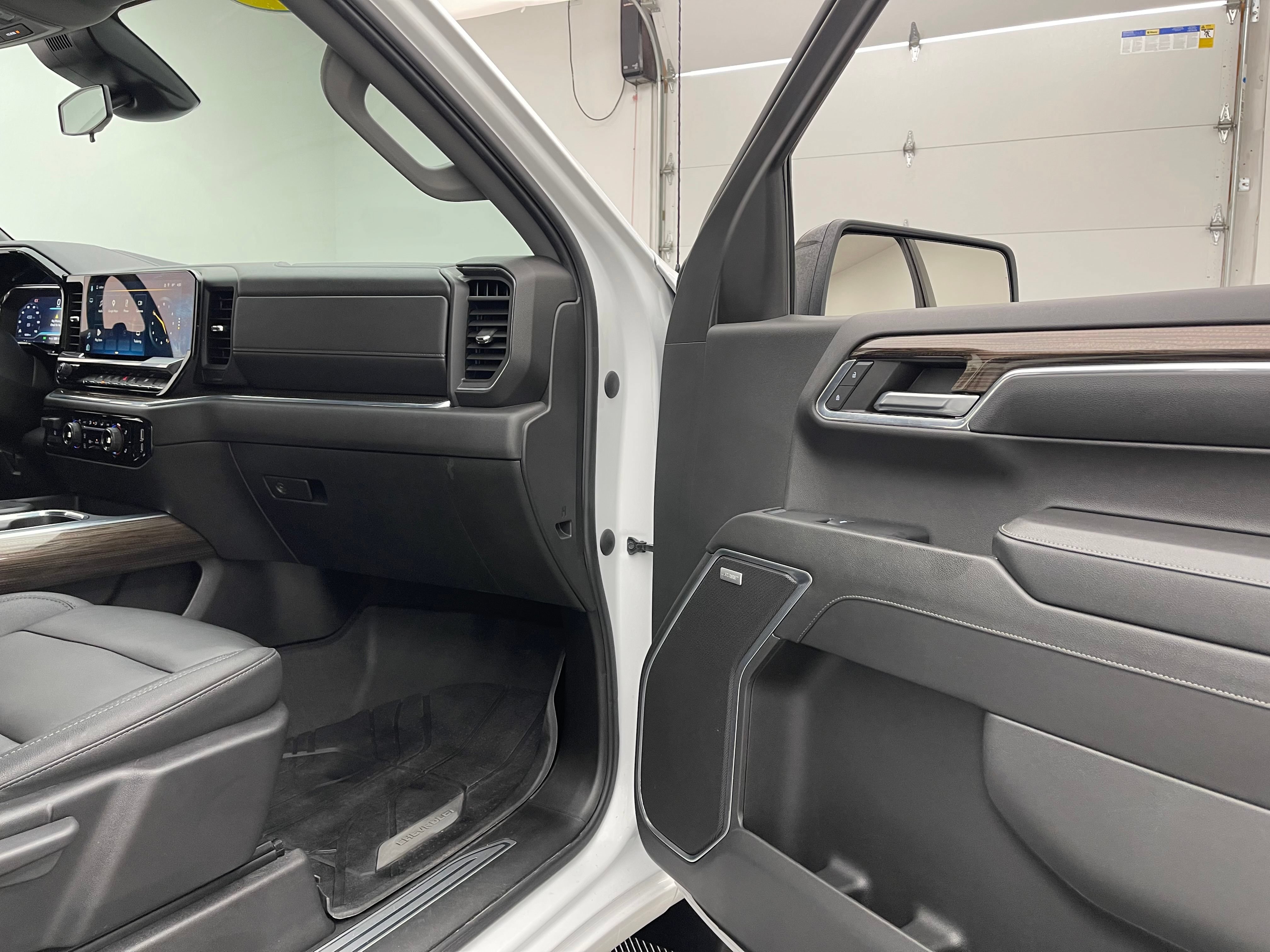 Used 2024 Chevrolet Silverado 1500 RST w/ Redline Edition AWD/4WD image 30