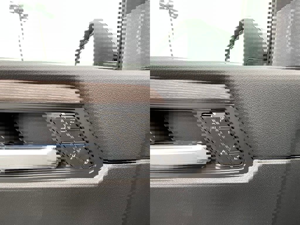 New 2026 GMC Acadia Denali w/ Super Cruise Package image 17