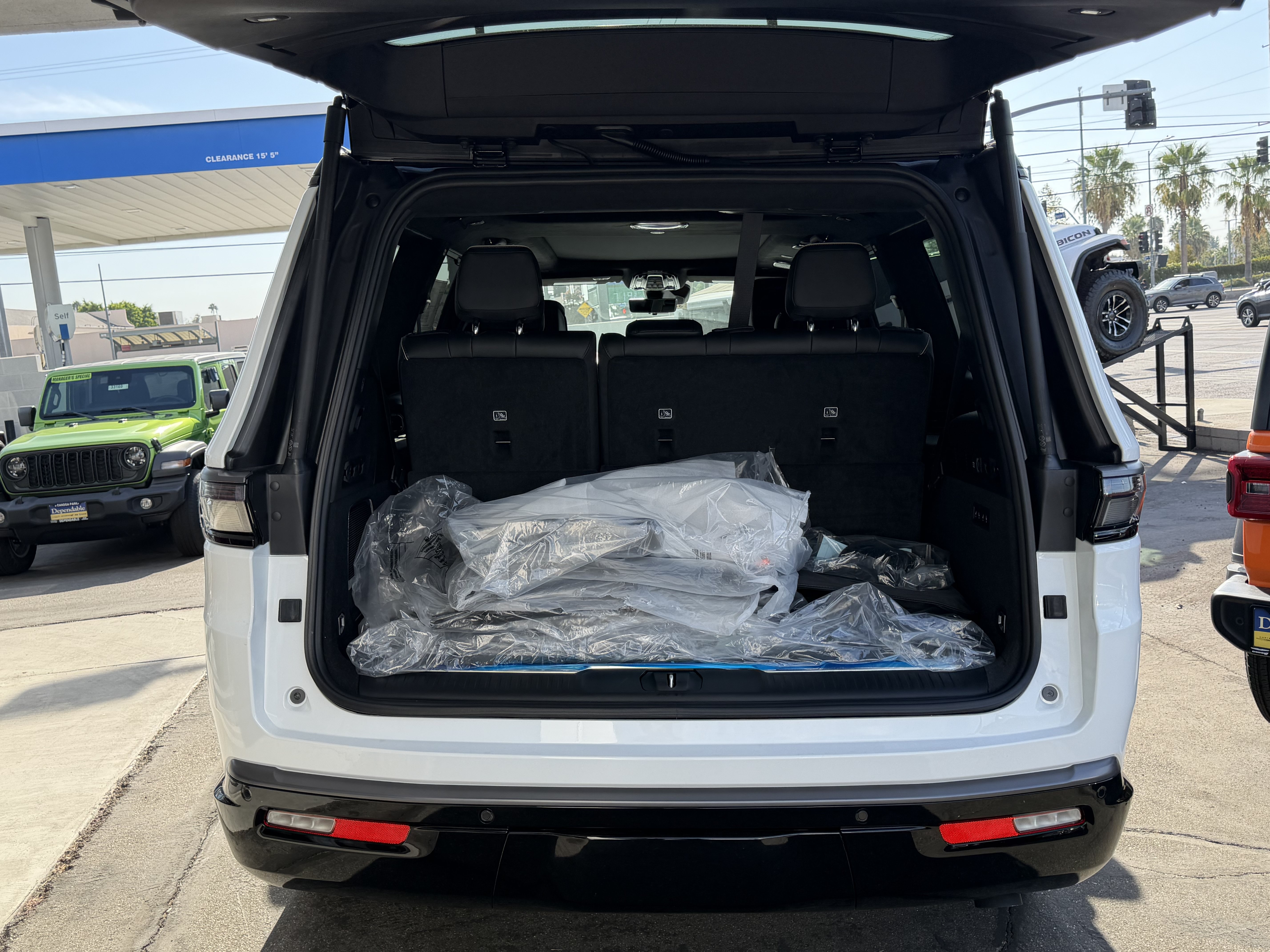 New 2026 Jeep Grand Wagoneer Summit AWD/4WD image 12