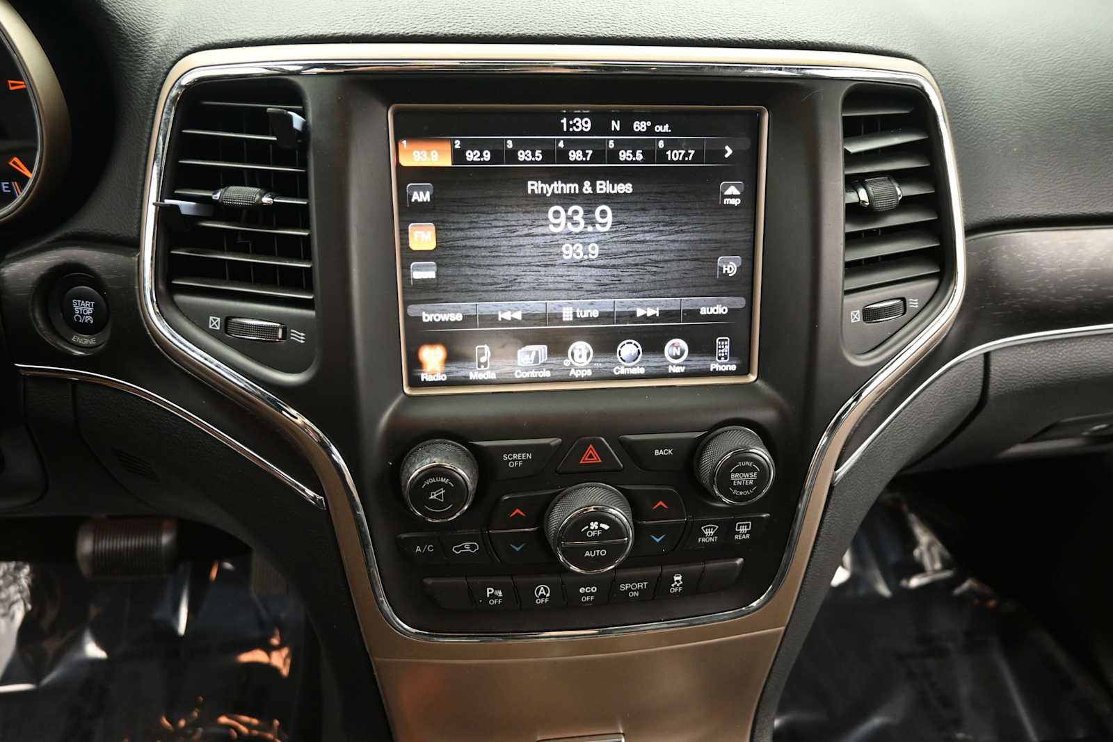 Used 2016 Jeep Grand Cherokee Limited AWD/4WD image 17