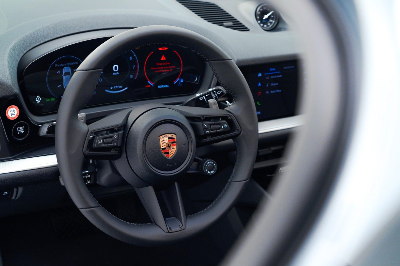 Certified 2026 Porsche Cayenne AWD/4WD image 20