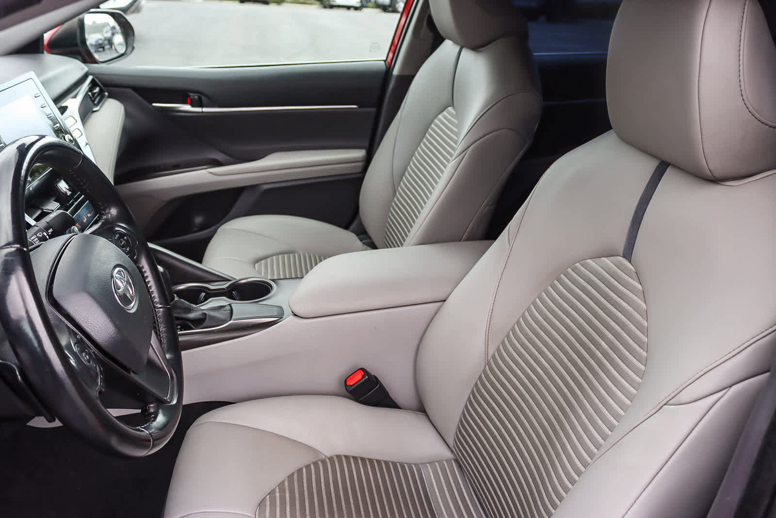 Used 2021 Toyota Camry SE image 16