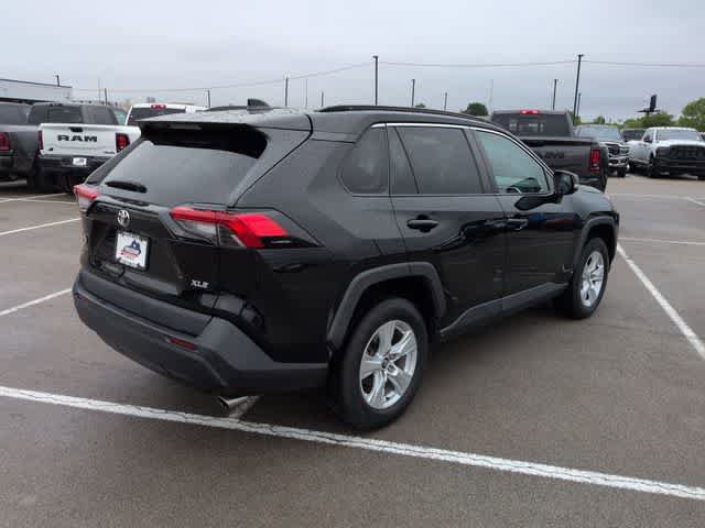 Used 2021 Toyota RAV4 XLE FWD image 8