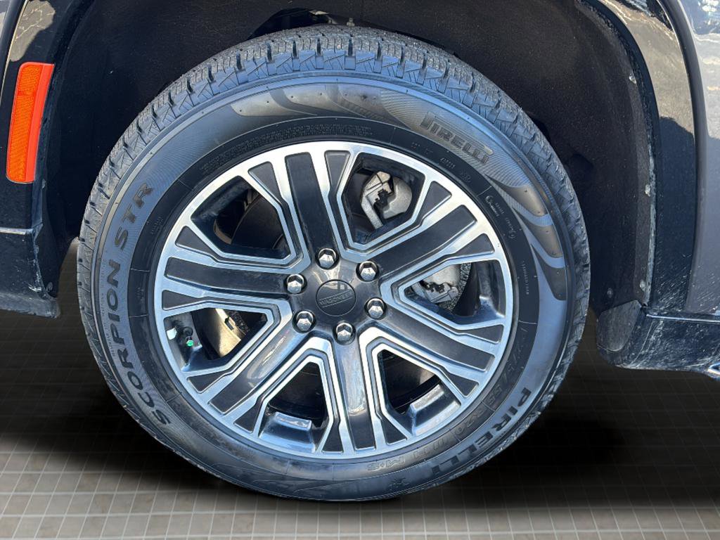 Used 2023 Jeep Wagoneer 4WD w/ Premium Group I image 46