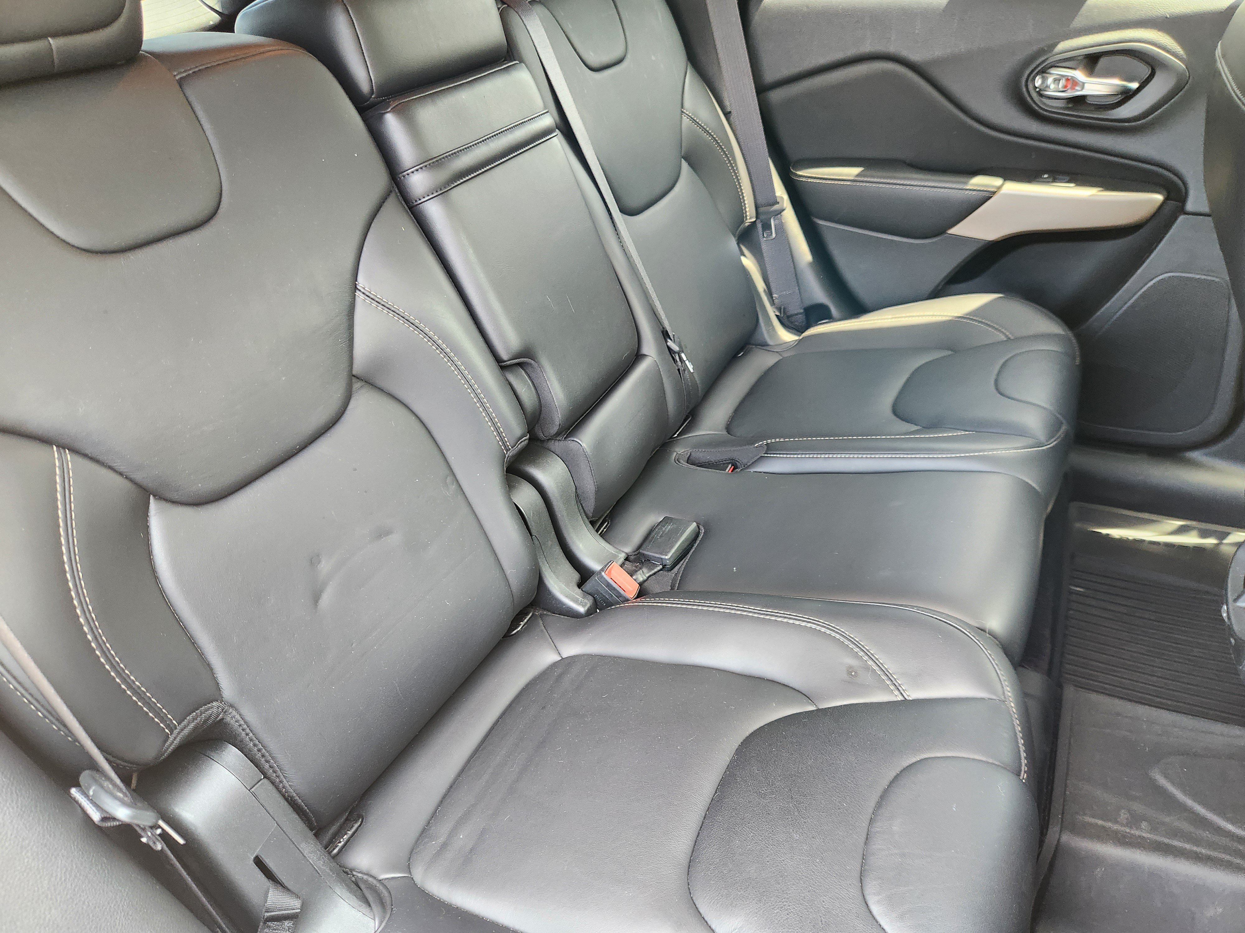 Used 2017 Jeep Cherokee Limited AWD/4WD image 17