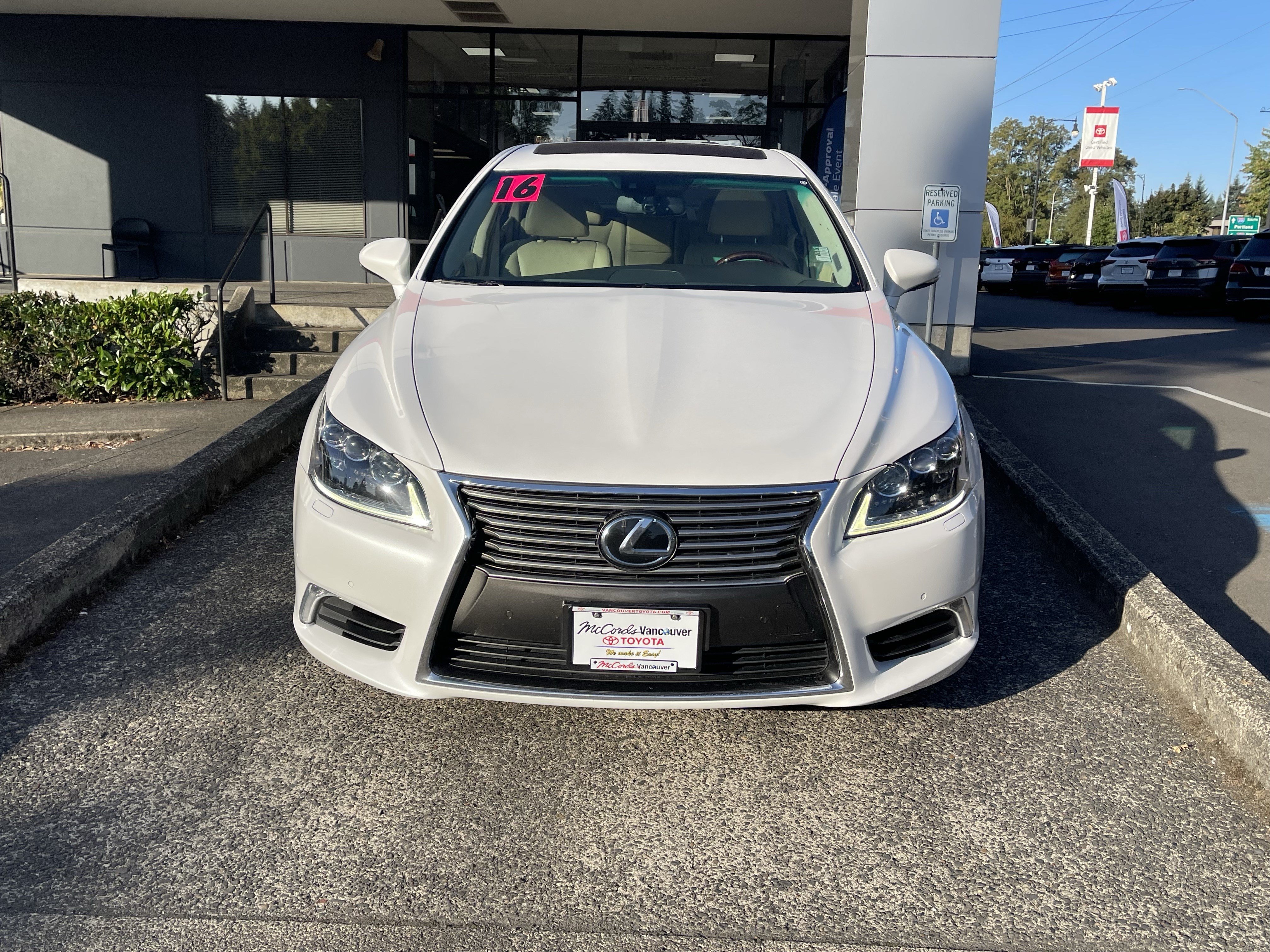 Used 2016 Lexus LS 460 AWD w/ Comfort Package image 2