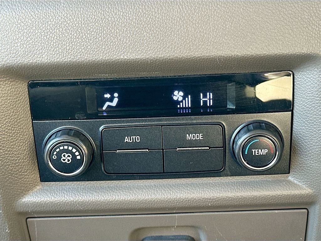 Used 2020 Chevrolet Traverse LT w/ Driver Confidence II Package image 22