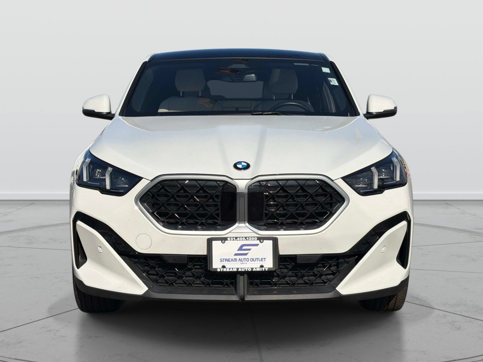 Used 2025 BMW X2 xDrive28i AWD/4WD image 2
