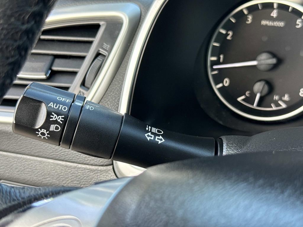 Used 2018 Nissan Murano SV image 37