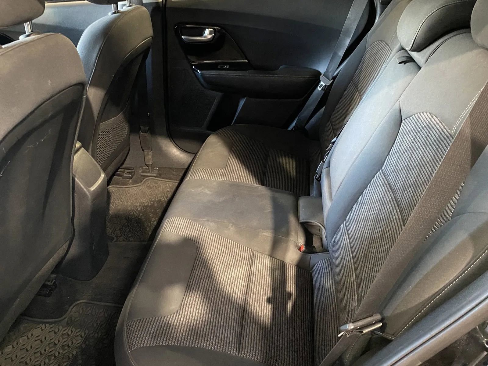 Used 2022 Kia Niro LXS image 9