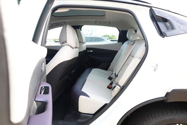 New 2026 Nissan Leaf Platinum+ w/ Cargo Package (Platinum+) FWD image 18