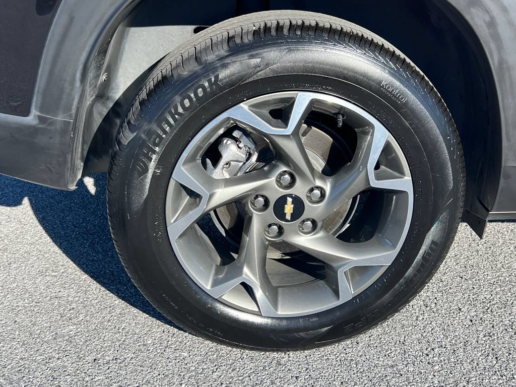 Used 2025 Chevrolet Trax LT FWD image 15