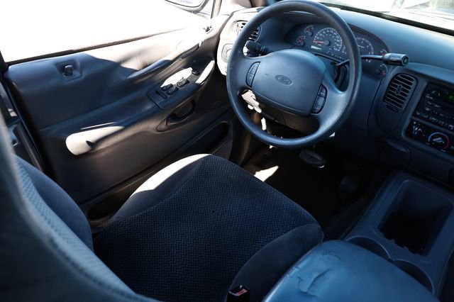 Used 2002 Ford Expedition XLT image 25