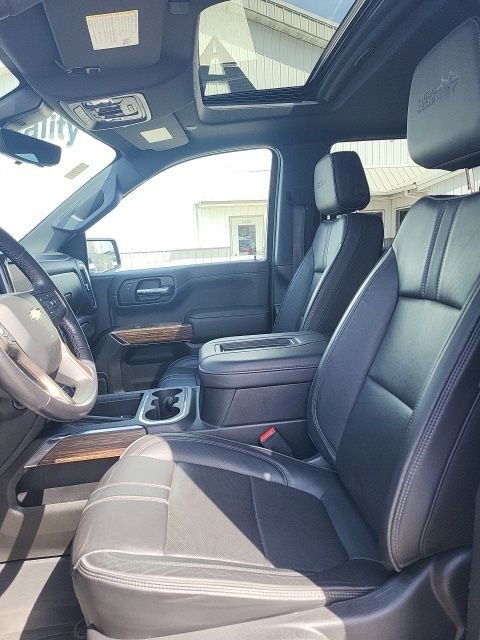 Used 2022 Chevrolet Silverado 1500 High Country w/ Technology Package AWD/4WD image 3