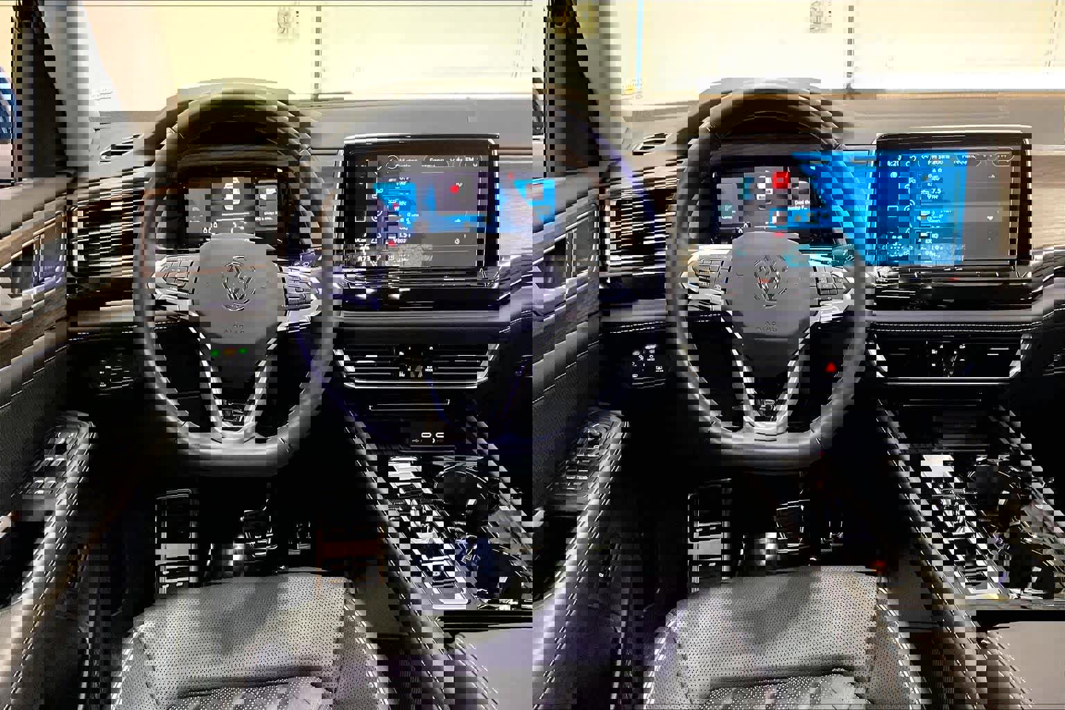 Used 2025 Volkswagen Atlas SEL Premium R-Line image 7