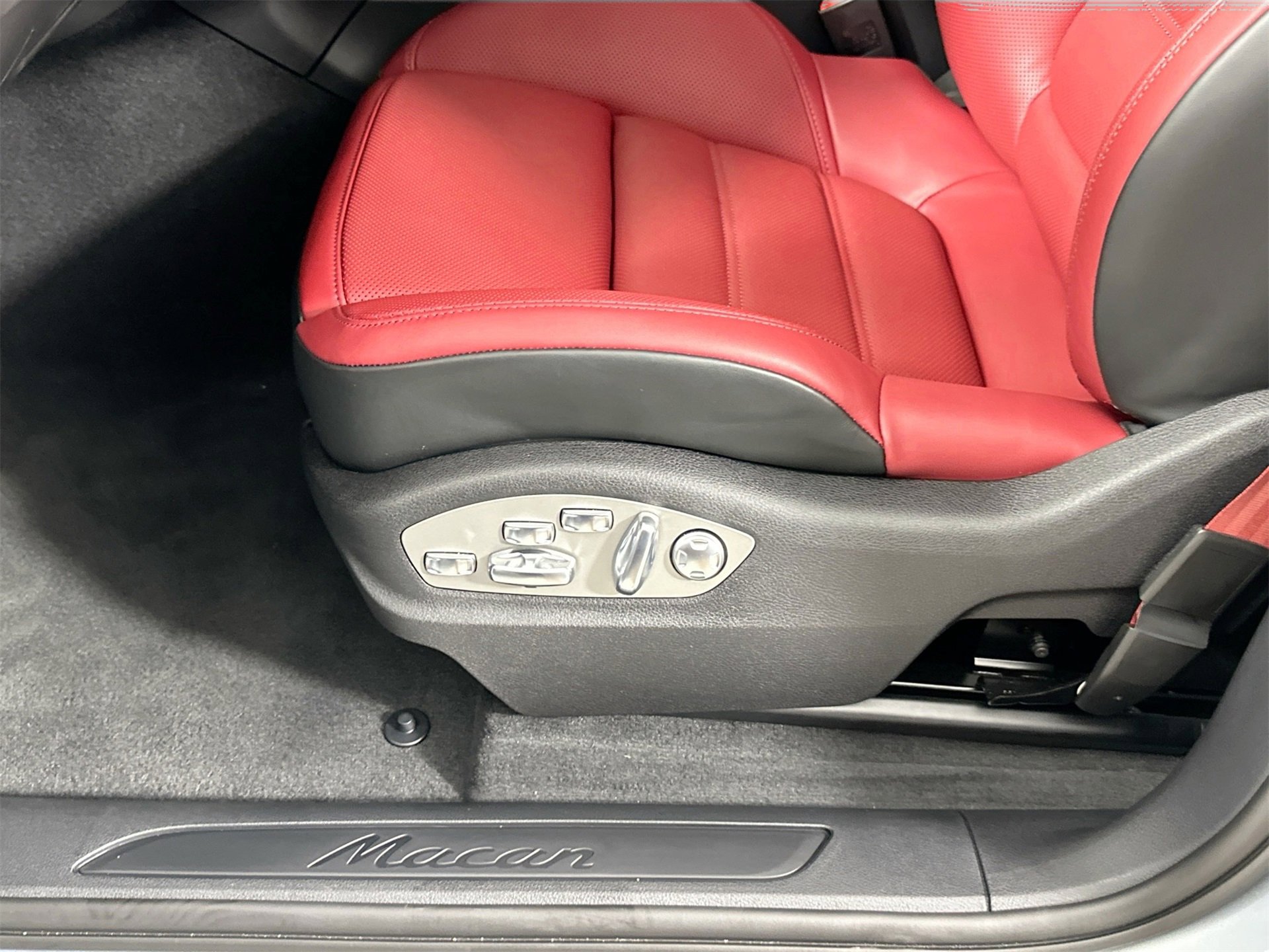 New 2026 Porsche Macan image 33