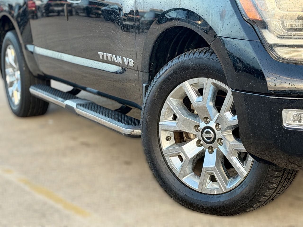 Used 2020 Nissan Titan SL w/ Moonroof Package RWD image 9