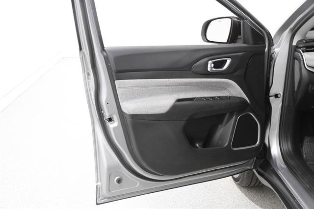 Used 2022 Jeep Compass Latitude image 4