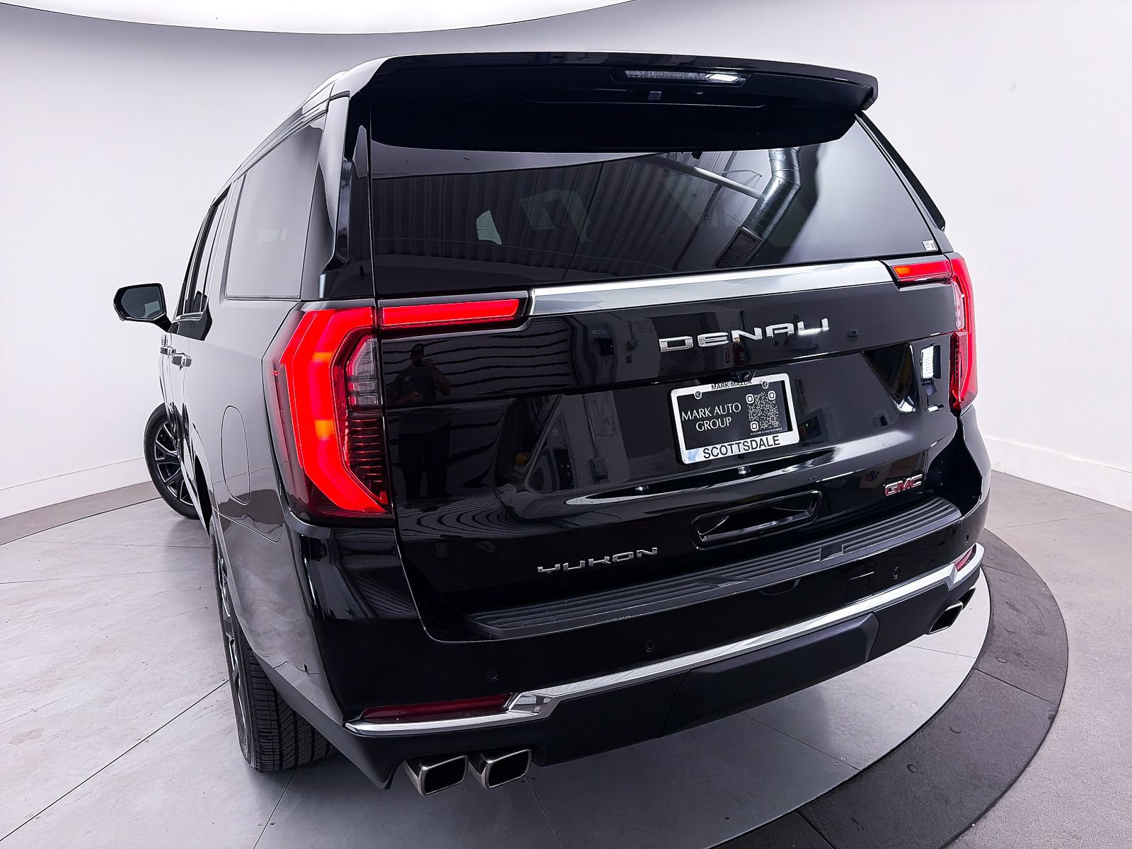 Used 2025 GMC Yukon XL Denali w/ Sun & Power Step Package AWD/4WD image 4