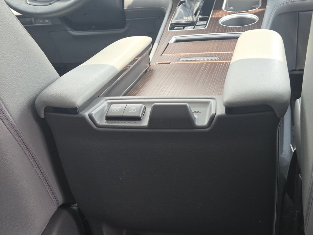 Used 2021 Toyota Sienna XLE FWD image 18