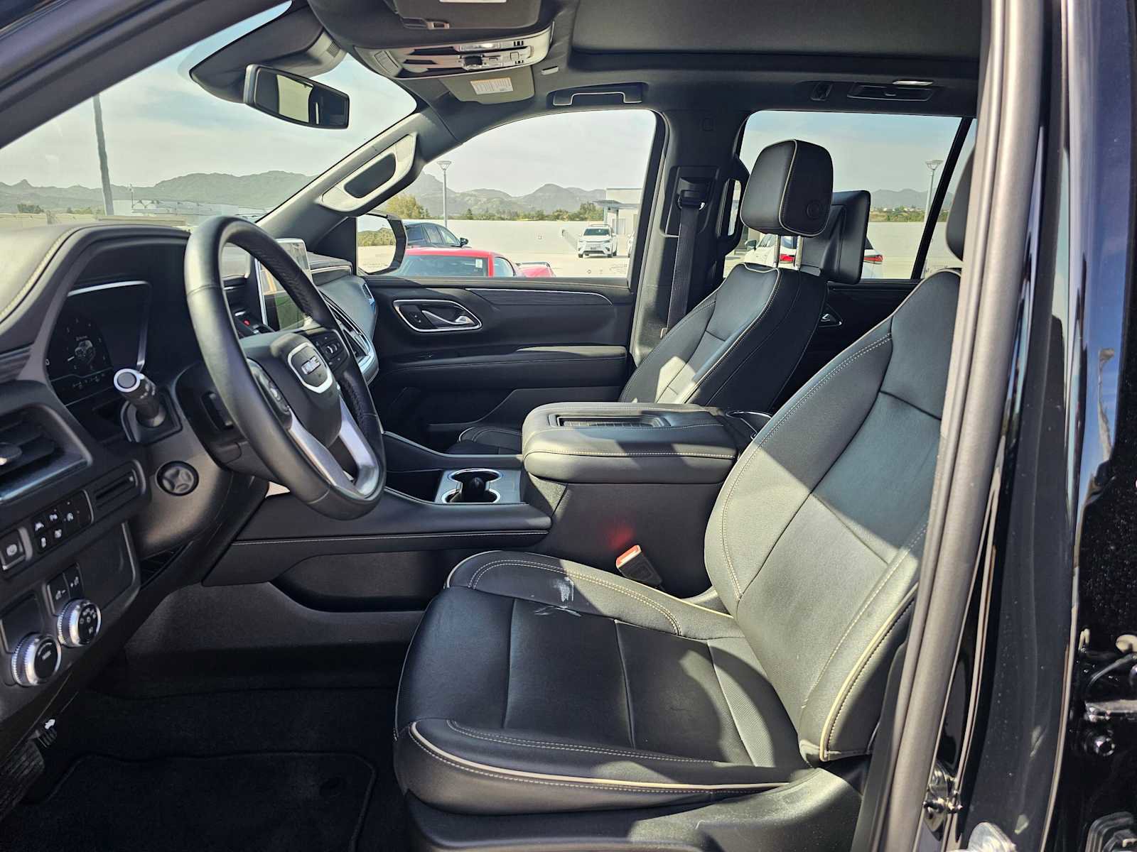 Used 2023 GMC Yukon SLT w/ SLT Premium Package image 23