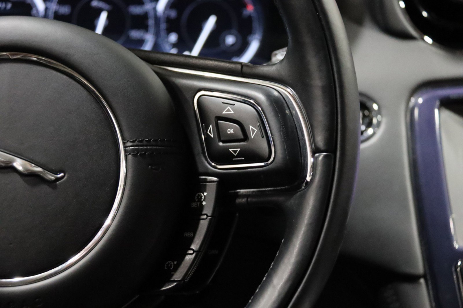 Used 2014 Jaguar XJ L Portfolio image 51