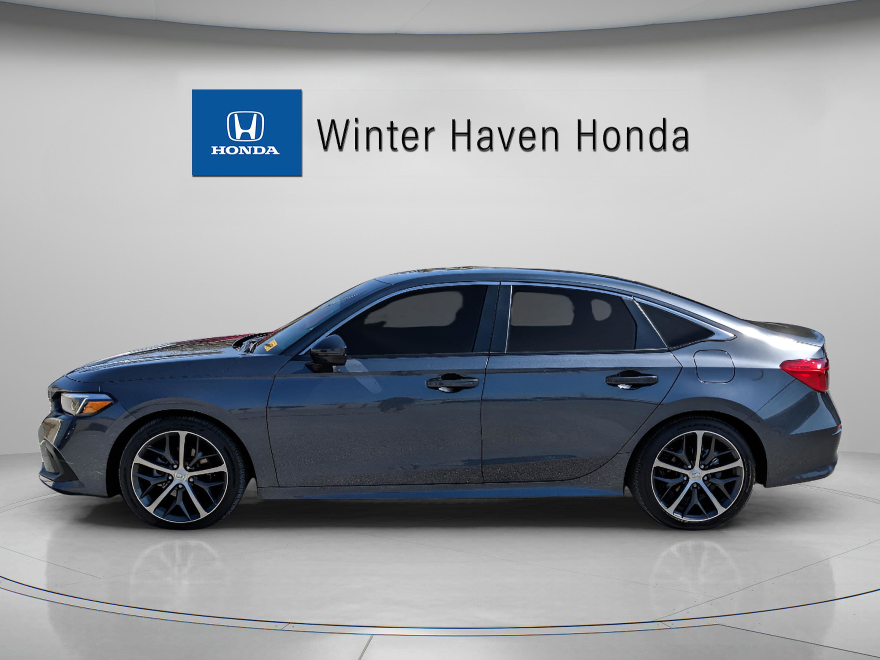 Used 2022 Honda Civic Touring image 2