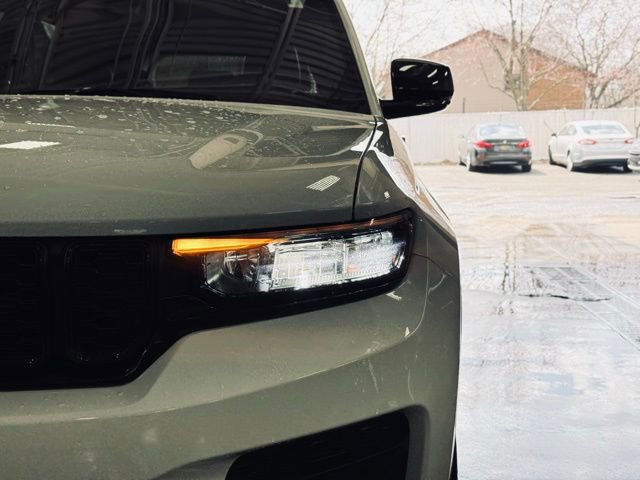 Used 2025 Jeep Grand Cherokee Altitude image 3