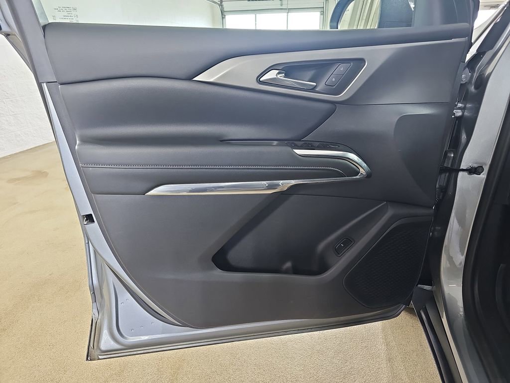 Certified 2026 Chevrolet Traverse LT w/ Midnight/Sport Edition AWD/4WD image 34