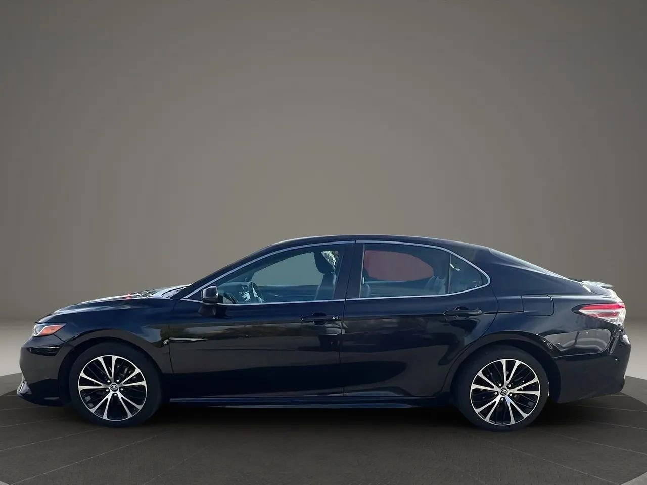 Used 2019 Toyota Camry SE image 8